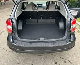 Interieur van Subaru Forester te huur in Georgië. Een geweldige auto met 5 zitplaatsen en een Automatisch transmissie.