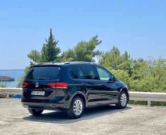 Autohuur Volkswagen Touran 2020 in in Montenegro, met Diesel brandstof en 120 pk ➤ Vanaf 25 EUR per dag.