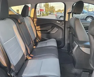 Interieur van Ford Escape te huur in Georgië. Een geweldige auto met 5 zitplaatsen en een Automatisch transmissie.