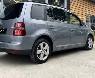 Autohuur Volkswagen Touran #7047 Automatisch in Tirana, uitgerust met 2,0L motor ➤ Van Aldi in Albanië.