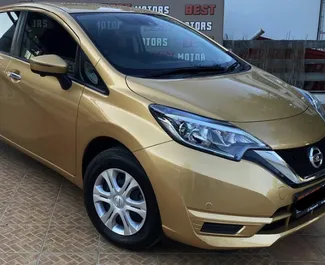 Vooraanzicht van een huurauto Nissan Note in Larnaca, Cyprus ✓ Auto #6805. ✓ Transmissie Automatisch TM ✓ 0 beoordelingen.