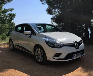 Vooraanzicht van een huurauto Renault Clio 4 in Budva, Montenegro ✓ Auto #7078. ✓ Transmissie Automatisch TM ✓ 2 beoordelingen.