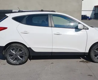 Verhuur Hyundai Tucson. Economy, Comfort, SUV, Crossover Auto te huur in Georgië ✓ Borg van Zonder Borg ✓ Verzekeringsmogelijkheden TPL, CDW, FDW, Passagiers, Diefstal.