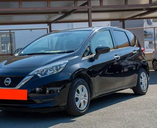 Vooraanzicht van een huurauto Nissan Note in Larnaca, Cyprus ✓ Auto #7069. ✓ Transmissie Automatisch TM ✓ 0 beoordelingen.