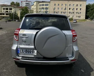 Toyota Rav4 2010 beschikbaar voor verhuur in Koetaisi, met een kilometerlimiet van onbeperkt.