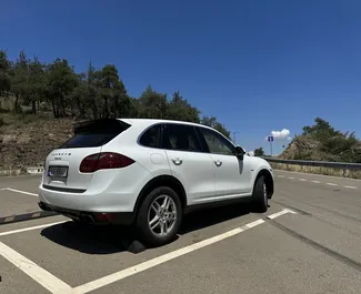 Verhuur Porsche Cayenne. Premium, Luxe, SUV Auto te huur in Georgië ✓ Borg van Borg van 800 GEL ✓ Verzekeringsmogelijkheden TPL, CDW, Diefstal.