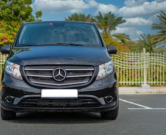 Autohuur Mercedes-Benz Vito 2019 in in de VAE, met Benzine brandstof en 180 pk ➤ Vanaf 370 AED per dag.