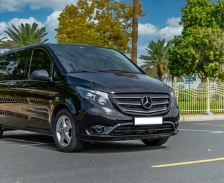 Verhuur Mercedes-Benz Vito. Comfort, Premium, Minivan Auto te huur in de VAE ✓ Borg van Borg van 1500 AED ✓ Verzekeringsmogelijkheden TPL, CDW.