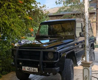 Vooraanzicht van een huurauto Mercedes-Benz G-Class in Osj, Kirgizië ✓ Auto #7076. ✓ Transmissie Handmatig TM ✓ 0 beoordelingen.