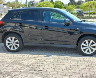 Benzine motor van 2,0L van Mitsubishi Outlander Sport 2015 te huur in Tbilisi.