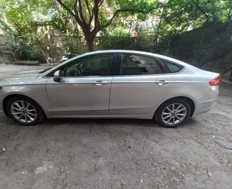 Ford Fusion Sedan 2017 met Vooraandrijving systeem, beschikbaar op de luchthaven van Tbilisi.