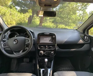 Verhuur Renault Clio 4. Economy Auto te huur in Montenegro ✓ Borg van Borg van 200 EUR ✓ Verzekeringsmogelijkheden TPL, CDW, SCDW, FDW, Buitenland, Jonge.