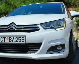 Vooraanzicht van een huurauto Citroen C4 in Budva, Montenegro ✓ Auto #7034. ✓ Transmissie Automatisch TM ✓ 3 beoordelingen.