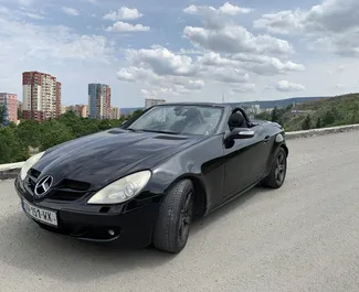 Vooraanzicht van een huurauto Mercedes-Benz SLK Cabrio in Tbilisi, Georgië ✓ Auto #7141. ✓ Transmissie Automatisch TM ✓ 1 beoordelingen.