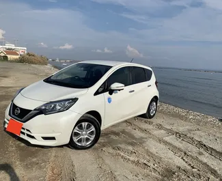 Vooraanzicht van een huurauto Nissan Note in Larnaca, Cyprus ✓ Auto #7068. ✓ Transmissie Automatisch TM ✓ 0 beoordelingen.