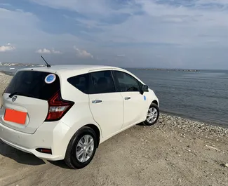 Nissan Note 2020 beschikbaar voor verhuur in Larnaca, met een kilometerlimiet van onbeperkt.