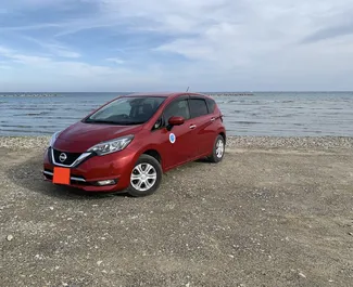 Vooraanzicht van een huurauto Nissan Note in Larnaca, Cyprus ✓ Auto #7071. ✓ Transmissie Automatisch TM ✓ 0 beoordelingen.