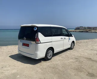 Verhuur Nissan Serena. Comfort, Minivan Auto te huur in Cyprus ✓ Borg van Zonder Borg ✓ Verzekeringsmogelijkheden TPL, CDW, SCDW, Passagiers, Diefstal, Jonge.