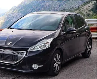 Vooraanzicht van een huurauto Peugeot 208 in Kotor, Montenegro ✓ Auto #7125. ✓ Transmissie Automatisch TM ✓ 0 beoordelingen.