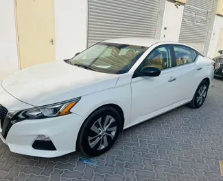 Autohuur Nissan Altima 2020 in in de VAE, met Benzine brandstof en 188 pk ➤ Vanaf 120 AED per dag.