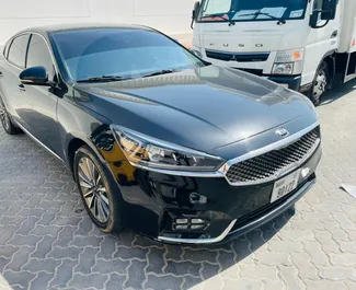 Autohuur Kia Cadenza 2019 in in de VAE, met Benzine brandstof en 200 pk ➤ Vanaf 120 AED per dag.