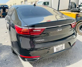 Benzine motor van 2,5L van Kia Cadenza 2019 te huur in Dubai.