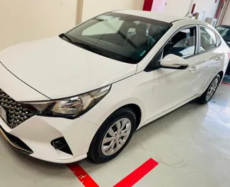 Autohuur Hyundai Accent 2022 in in de VAE, met Benzine brandstof en 100 pk ➤ Vanaf 95 AED per dag.