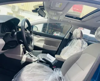 Hyundai Elantra 2019 met Vooraandrijving systeem, beschikbaar in Dubai.