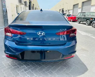 Benzine motor van 1,6L van Hyundai Elantra 2019 te huur in Dubai.