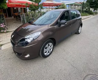 Vooraanzicht van een huurauto Renault Scenic in Tirana, Albanië ✓ Auto #7283. ✓ Transmissie Handmatig TM ✓ 0 beoordelingen.