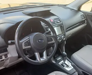 Interieur van Subaru Forester te huur in Georgië. Een geweldige auto met 5 zitplaatsen en een Automatisch transmissie.