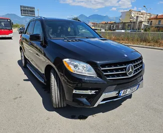 Vooraanzicht van een huurauto Mercedes-Benz ML350 in Tirana, Albanië ✓ Auto #7221. ✓ Transmissie Automatisch TM ✓ 0 beoordelingen.