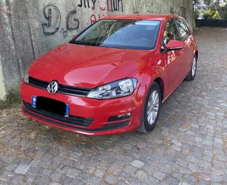 Vooraanzicht van een huurauto Volkswagen Golf 7 in Durrës, Albanië ✓ Auto #7289. ✓ Transmissie Automatisch TM ✓ 0 beoordelingen.