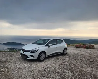 Vooraanzicht van een huurauto Renault Clio 4 in Budva, Montenegro ✓ Auto #7190. ✓ Transmissie Handmatig TM ✓ 0 beoordelingen.