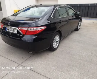 Verhuur Toyota Camry. Comfort, Premium Auto te huur in Georgië ✓ Borg van Zonder Borg ✓ Verzekeringsmogelijkheden TPL, CDW, FDW, Passagiers, Diefstal.