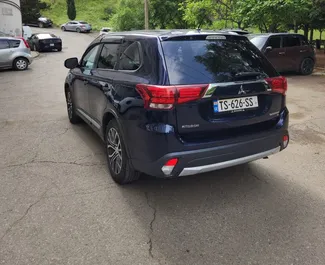 Benzine motor van 2,4L van Mitsubishi Outlander Xl 2016 te huur in Tbilisi.