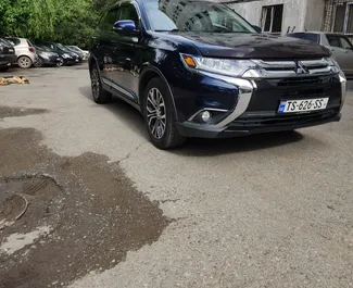 Vooraanzicht van een huurauto Mitsubishi Outlander Xl in Tbilisi, Georgië ✓ Auto #7325. ✓ Transmissie Automatisch TM ✓ 1 beoordelingen.