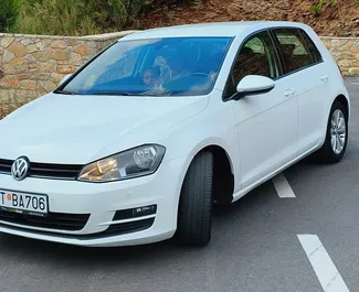 Vooraanzicht van een huurauto Volkswagen Golf 7 in Budva, Montenegro ✓ Auto #7184. ✓ Transmissie Automatisch TM ✓ 0 beoordelingen.