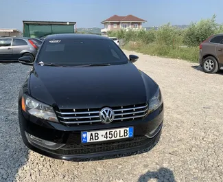 Vooraanzicht van een huurauto Volkswagen Passat op de luchthaven van Tirana, Albanië ✓ Auto #7269. ✓ Transmissie Automatisch TM ✓ 0 beoordelingen.