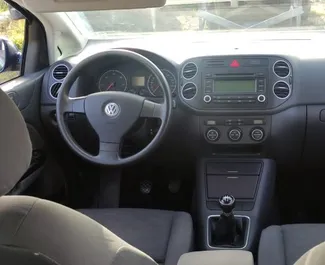 Volkswagen Golf Plus 2005 beschikbaar voor verhuur in Durrës, met een kilometerlimiet van onbeperkt.