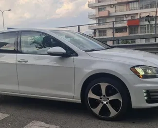 Vooraanzicht van een huurauto Volkswagen Golf 7 in Tirana, Albanië ✓ Auto #7085. ✓ Transmissie Automatisch TM ✓ 0 beoordelingen.