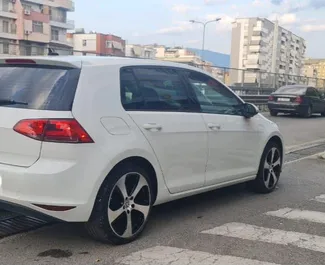 Volkswagen Golf 7 2015 beschikbaar voor verhuur in Tirana, met een kilometerlimiet van 200 km/dag.