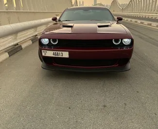 Autohuur Dodge Challenger 2020 in in de VAE, met Benzine brandstof en 309 pk ➤ Vanaf 185 AED per dag.