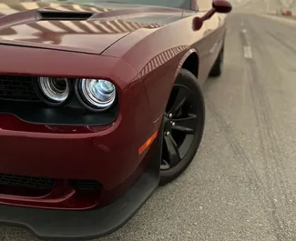 Verhuur Dodge Challenger. Premium, Luxe Auto te huur in de VAE ✓ Borg van Borg van 2000 AED ✓ Verzekeringsmogelijkheden TPL, CDW, SCDW, Passagiers, Diefstal, Geen storting.