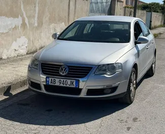 Vooraanzicht van een huurauto Volkswagen Passat in Durrës, Albanië ✓ Auto #7304. ✓ Transmissie Handmatig TM ✓ 0 beoordelingen.