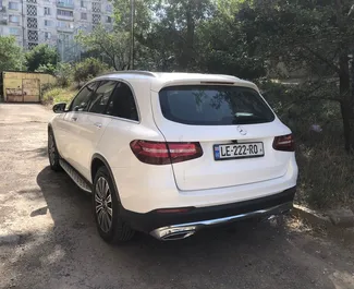 Mercedes-Benz GLC-Class 2018 beschikbaar voor verhuur in Tbilisi, met een kilometerlimiet van onbeperkt.