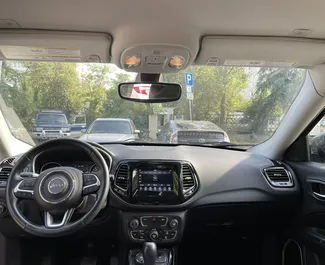 Benzine motor van 2,4L van Jeep Compass 2019 te huur in Tbilisi.