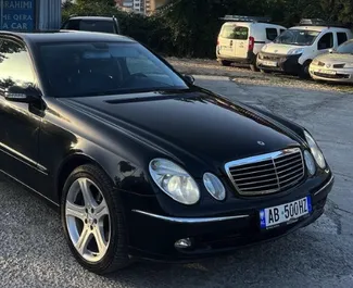 Vooraanzicht van een huurauto Mercedes-Benz E-Class in Tirana, Albanië ✓ Auto #7343. ✓ Transmissie Automatisch TM ✓ 0 beoordelingen.