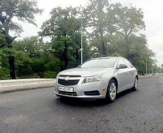 Vooraanzicht van een huurauto Chevrolet Cruze in Koetaisi, Georgië ✓ Auto #7572. ✓ Transmissie Automatisch TM ✓ 9 beoordelingen.