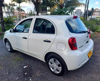 Vooraanzicht van een huurauto Nissan March op Mauritius Luchthaven, Mauritius ✓ Auto #7332. ✓ Transmissie Automatisch TM ✓ 0 beoordelingen.